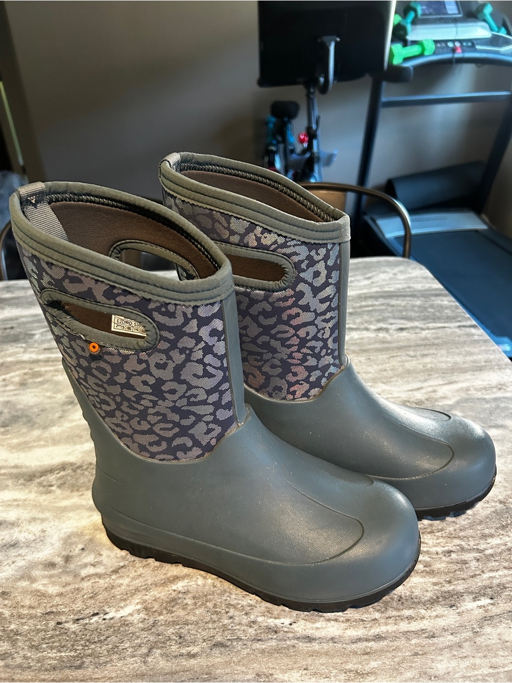 Bogs Youth Brown and Gray Pull-On Rain Boots